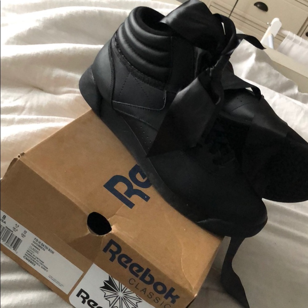BNITB - reebok classics with special edition bow